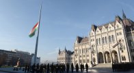 Magyarország lobogójának félárbócra eresztése - 2014. november 4.